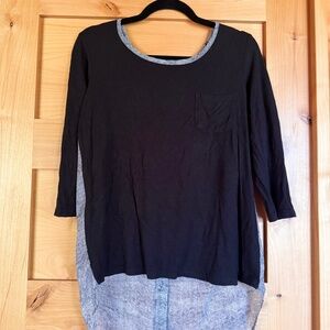Cozy black 3/4 sleeve shirt with blouse buttoned back